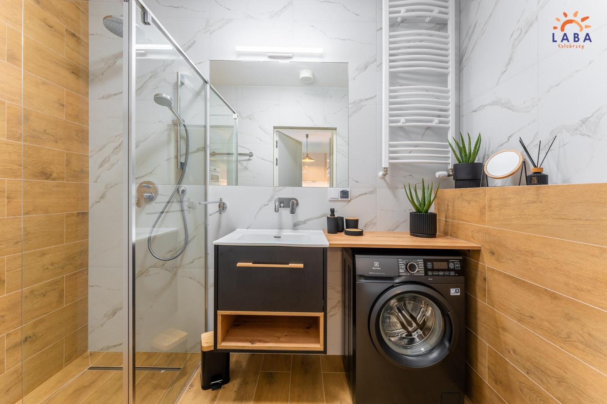 Laba Kolobrzeg Apartamenty Kollataja Z Parkingiem Bagian luar foto
